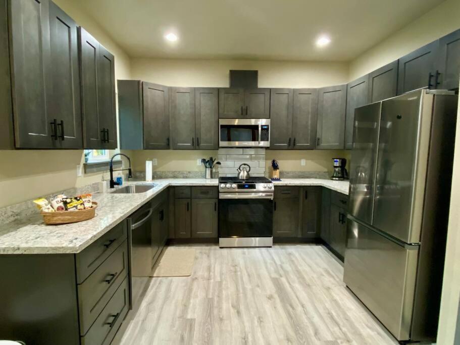 New Modern Cabin! 5Mi To Mt Rainier National Park! Hot Tub & Wifi Ashford Bagian luar foto
