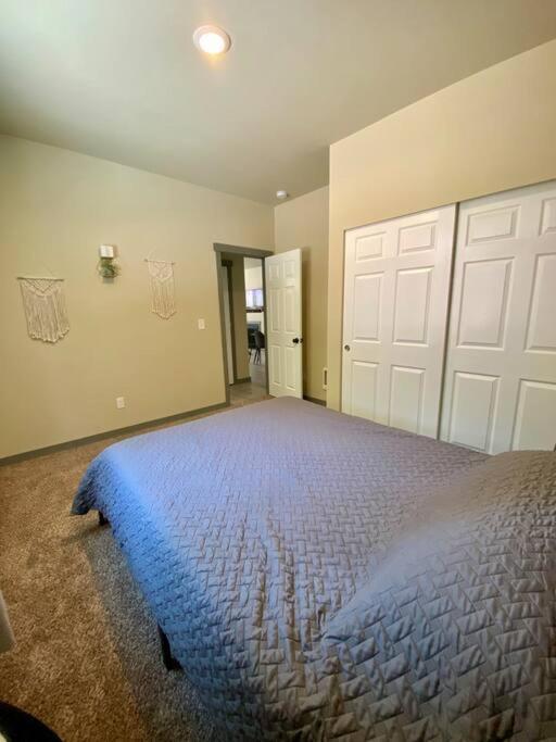 New Modern Cabin! 5Mi To Mt Rainier National Park! Hot Tub & Wifi Ashford Bagian luar foto