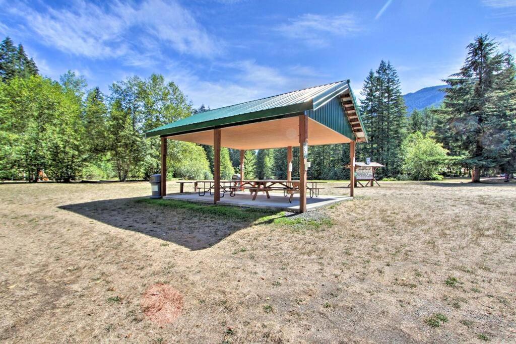 New Modern Cabin! 5Mi To Mt Rainier National Park! Hot Tub & Wifi Ashford Bagian luar foto