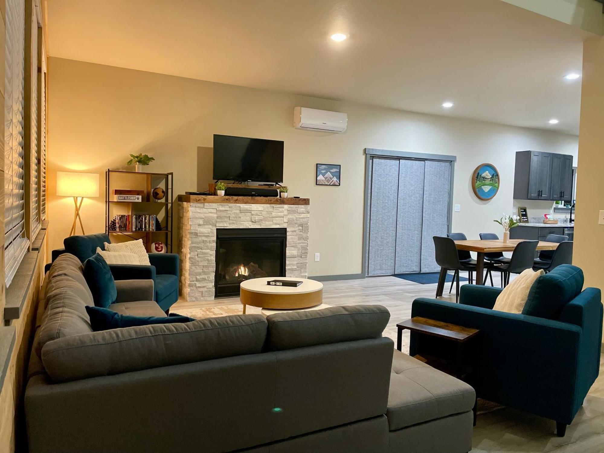 New Modern Cabin! 5Mi To Mt Rainier National Park! Hot Tub & Wifi Ashford Bagian luar foto